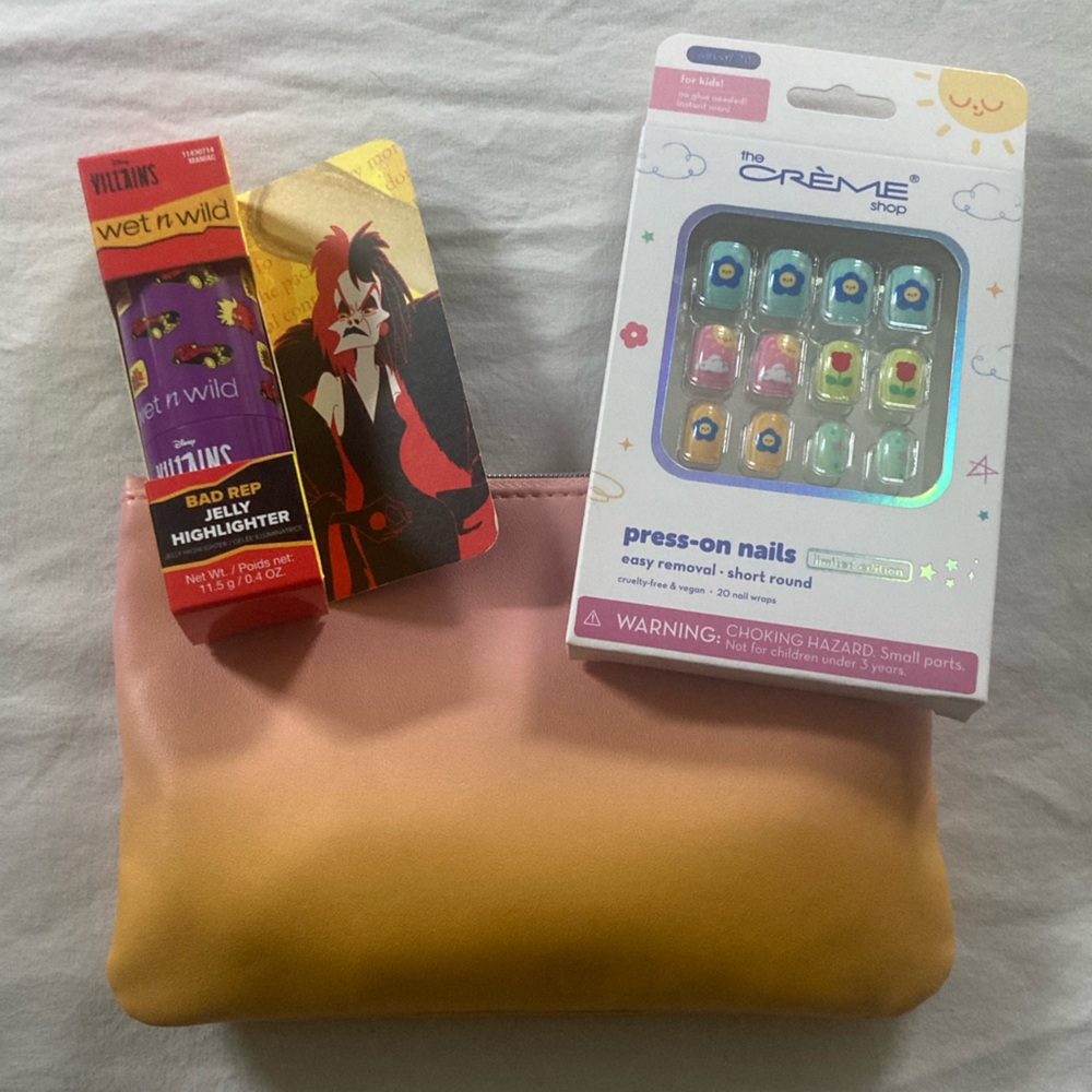 3 Pcs - Nails, Highlighter, Beauty Bag Set